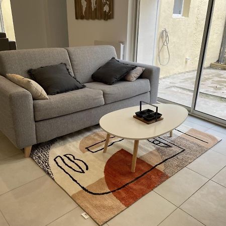 Appartement Climatise Avec Cour En Centre Ville Carpentras Dış mekan fotoğraf